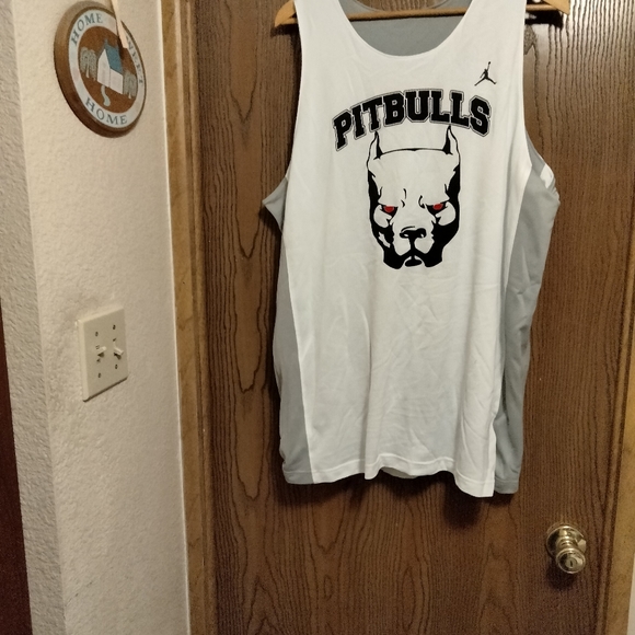 2 Jersey's. - Picture 8 of 9